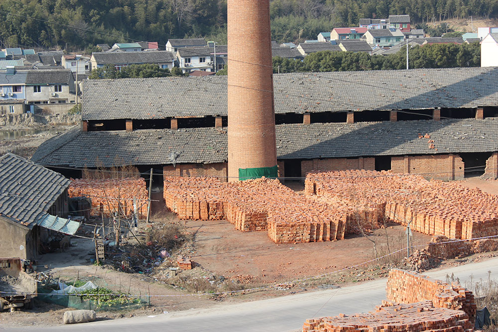 寧波市鄞州瞻岐鎮南一磚瓦廠一磚結構煙囪控制爆破拆除工程